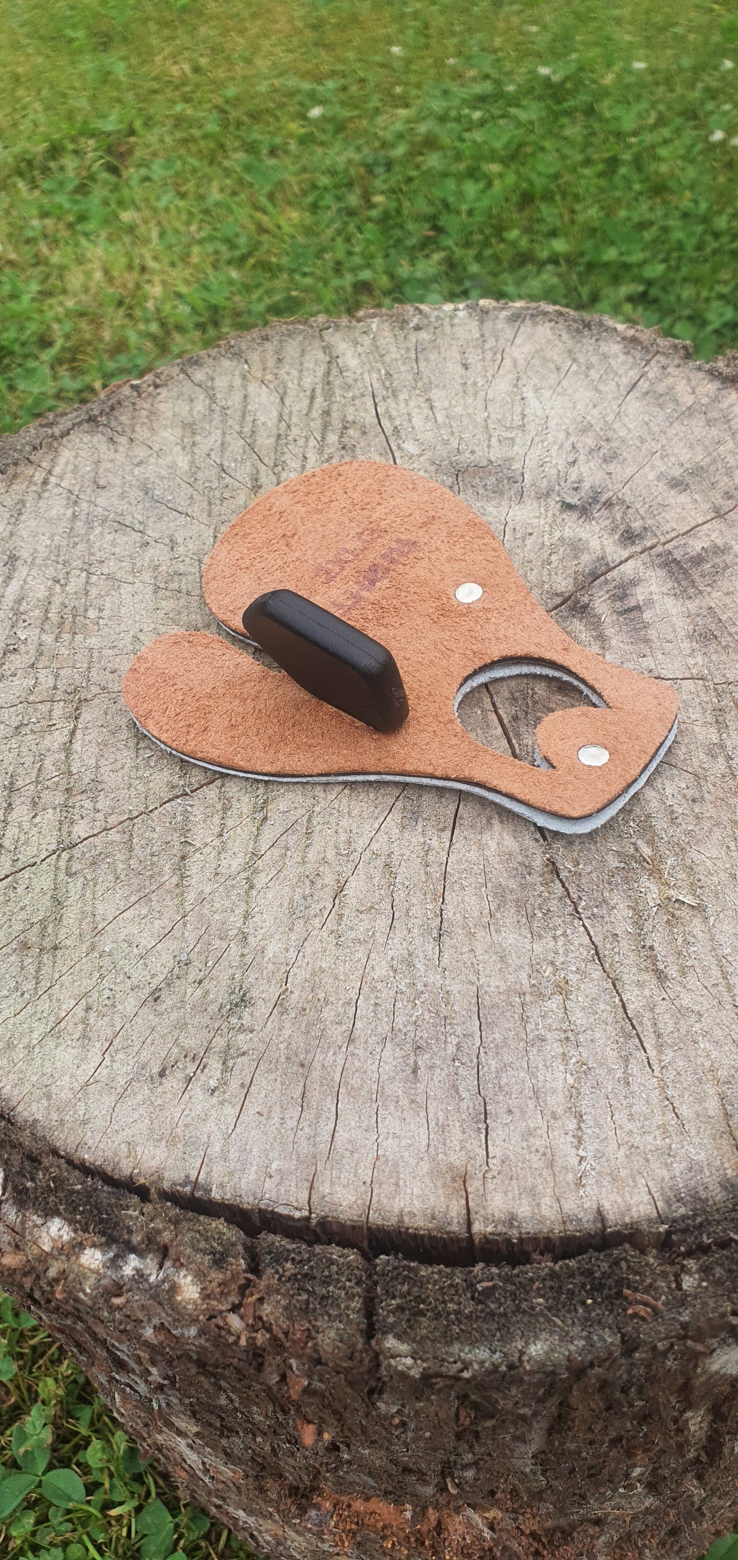 Fur-lined traditional finger tab