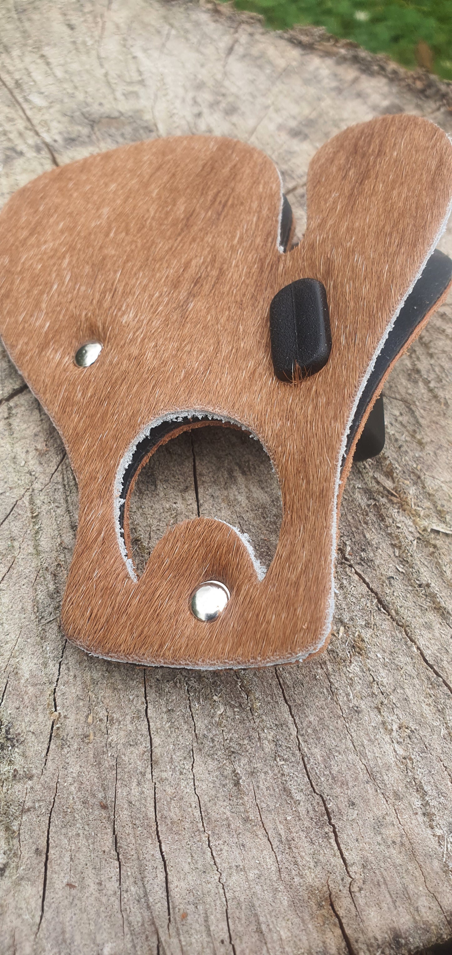 Fur-lined traditional finger tab