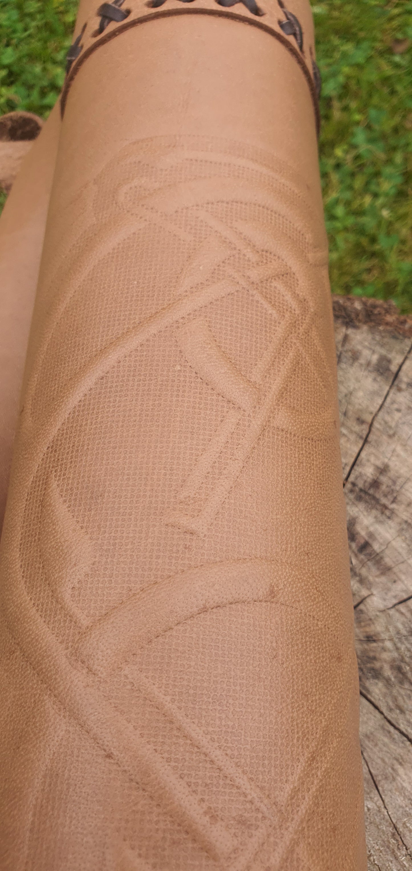 Patterned leather tube quiver - Multiple leather colours available
