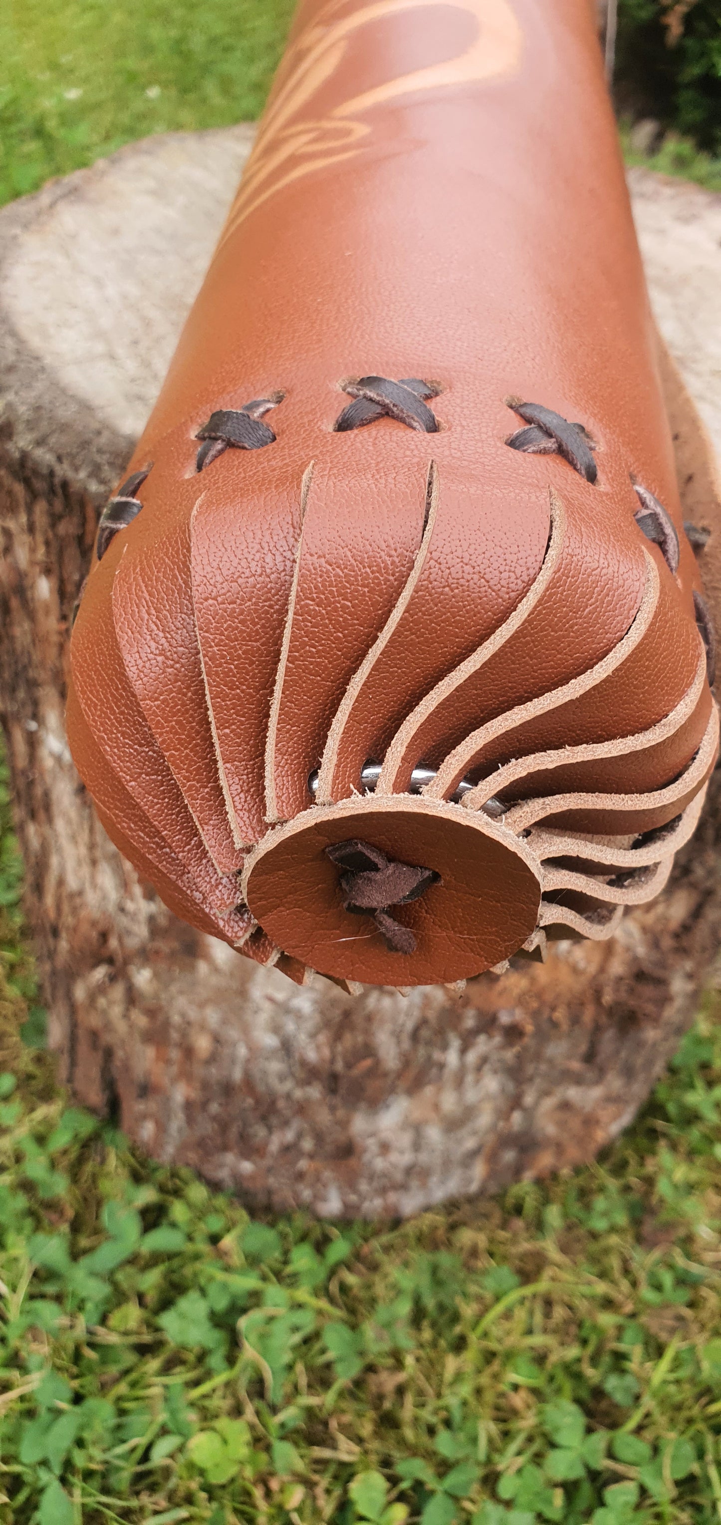 Patterned leather tube quiver - Multiple leather colours available