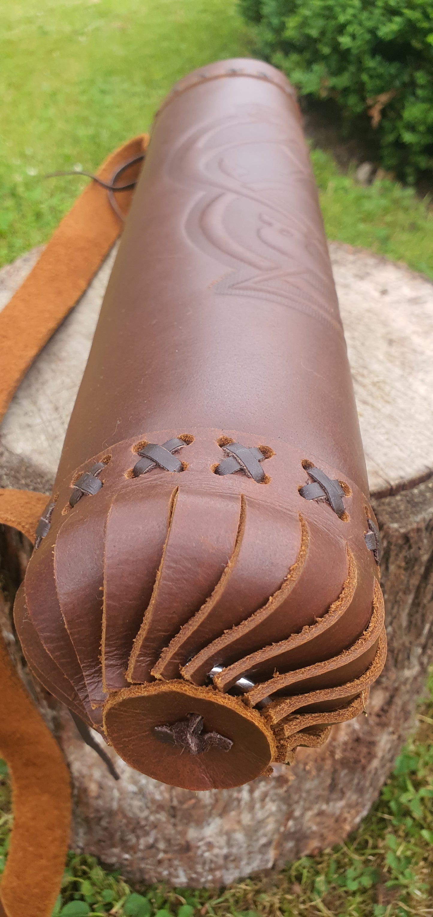 Patterned leather tube quiver - Multiple leather colours available
