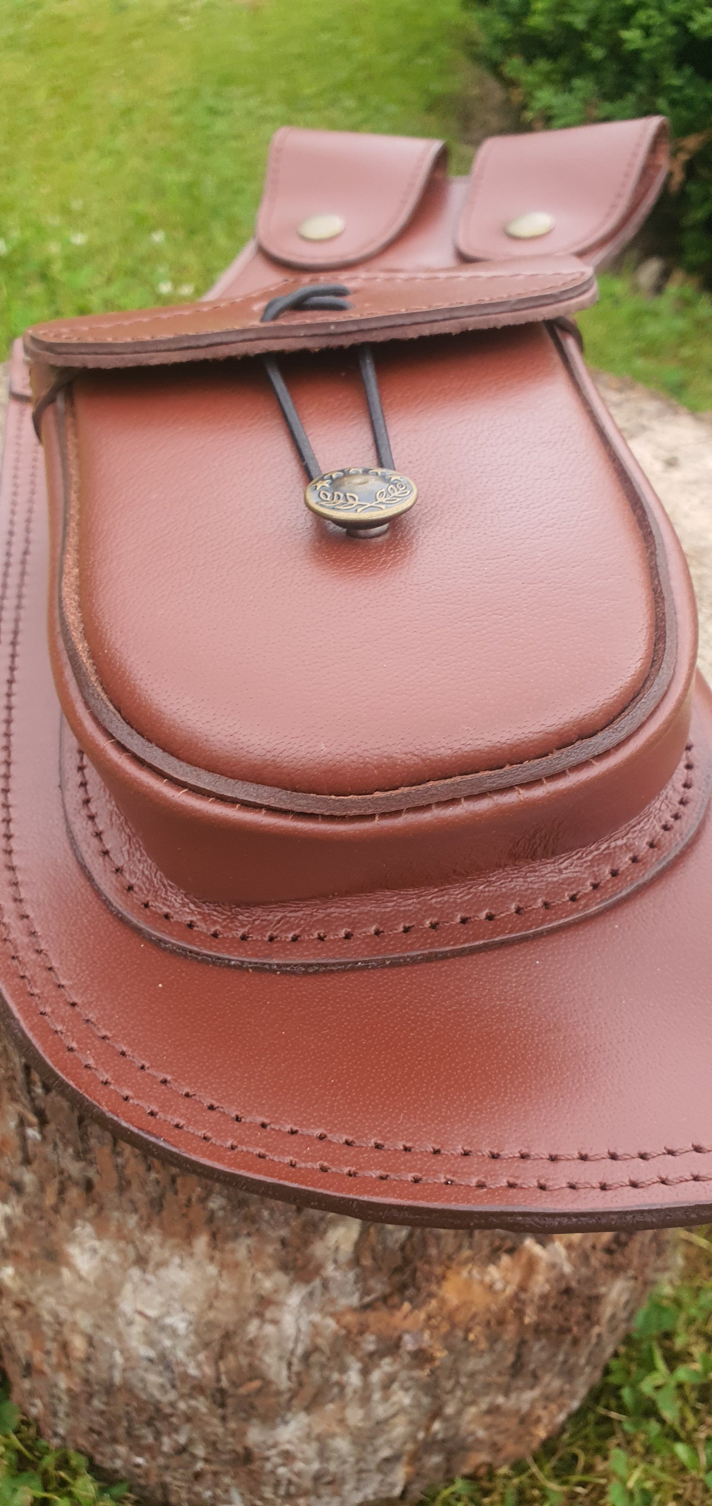 Holster style leather quiver