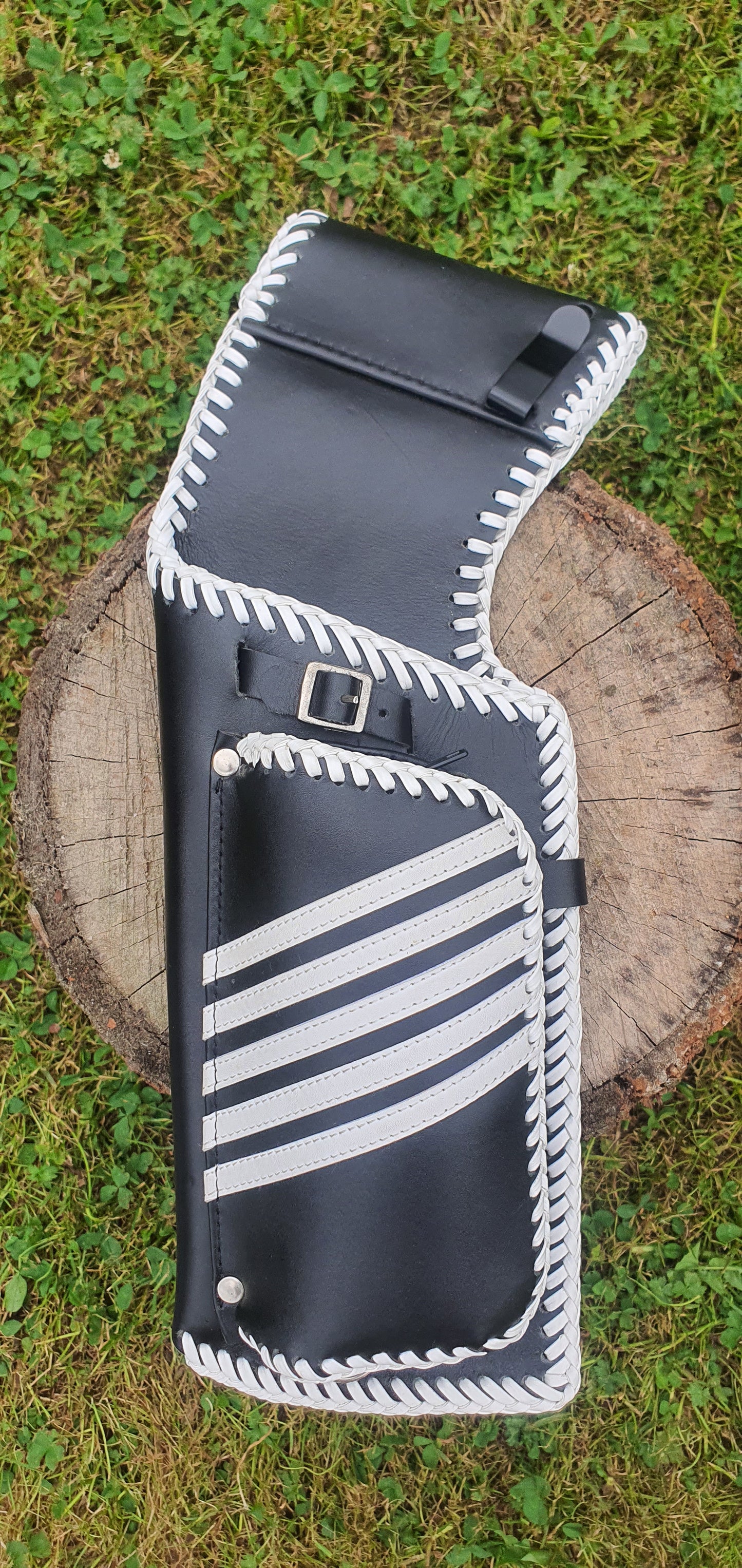 Supreme quality grain leather quiver with white braid