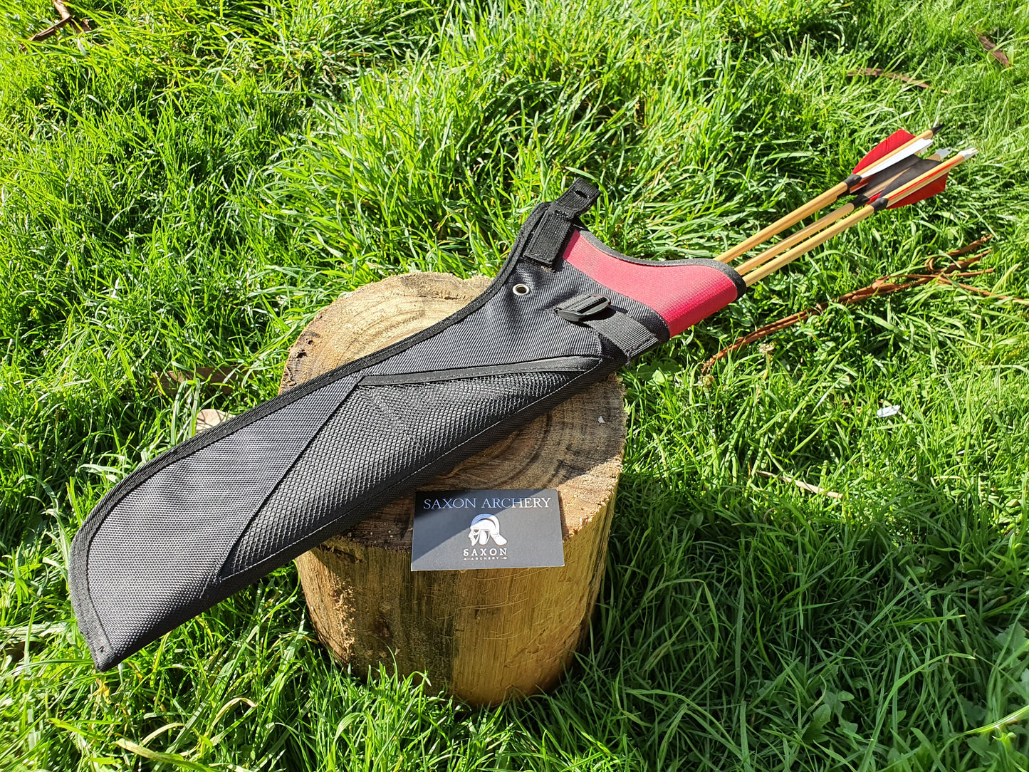 Quiver with 4 x wooden arrows