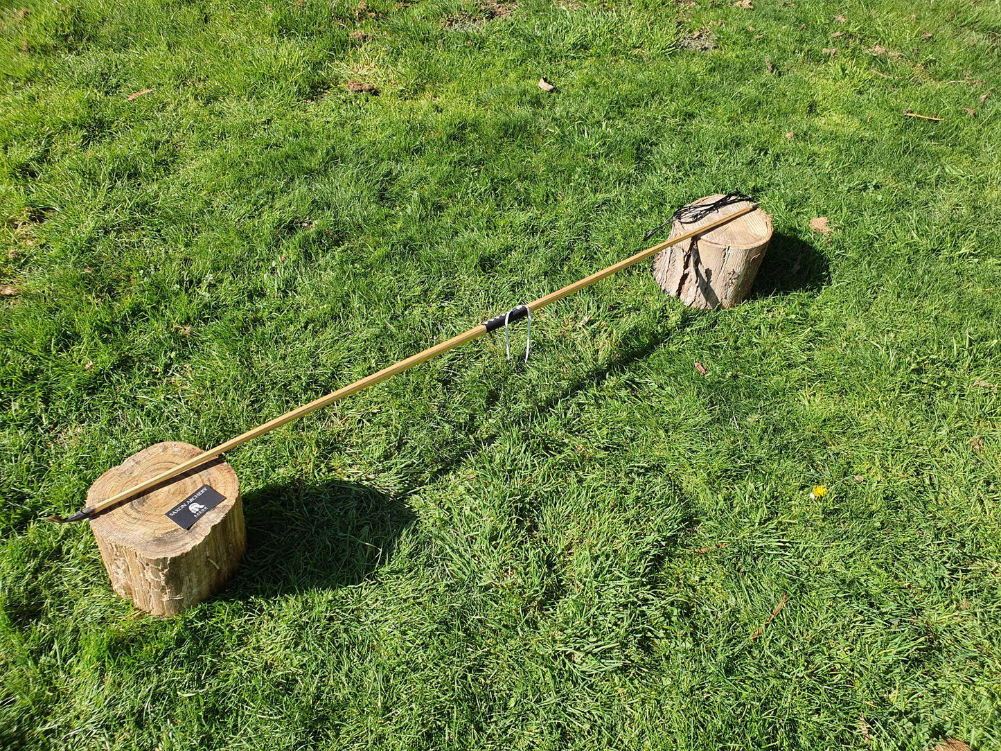 Trilaminate English Long Bow: 26lb Draw weight