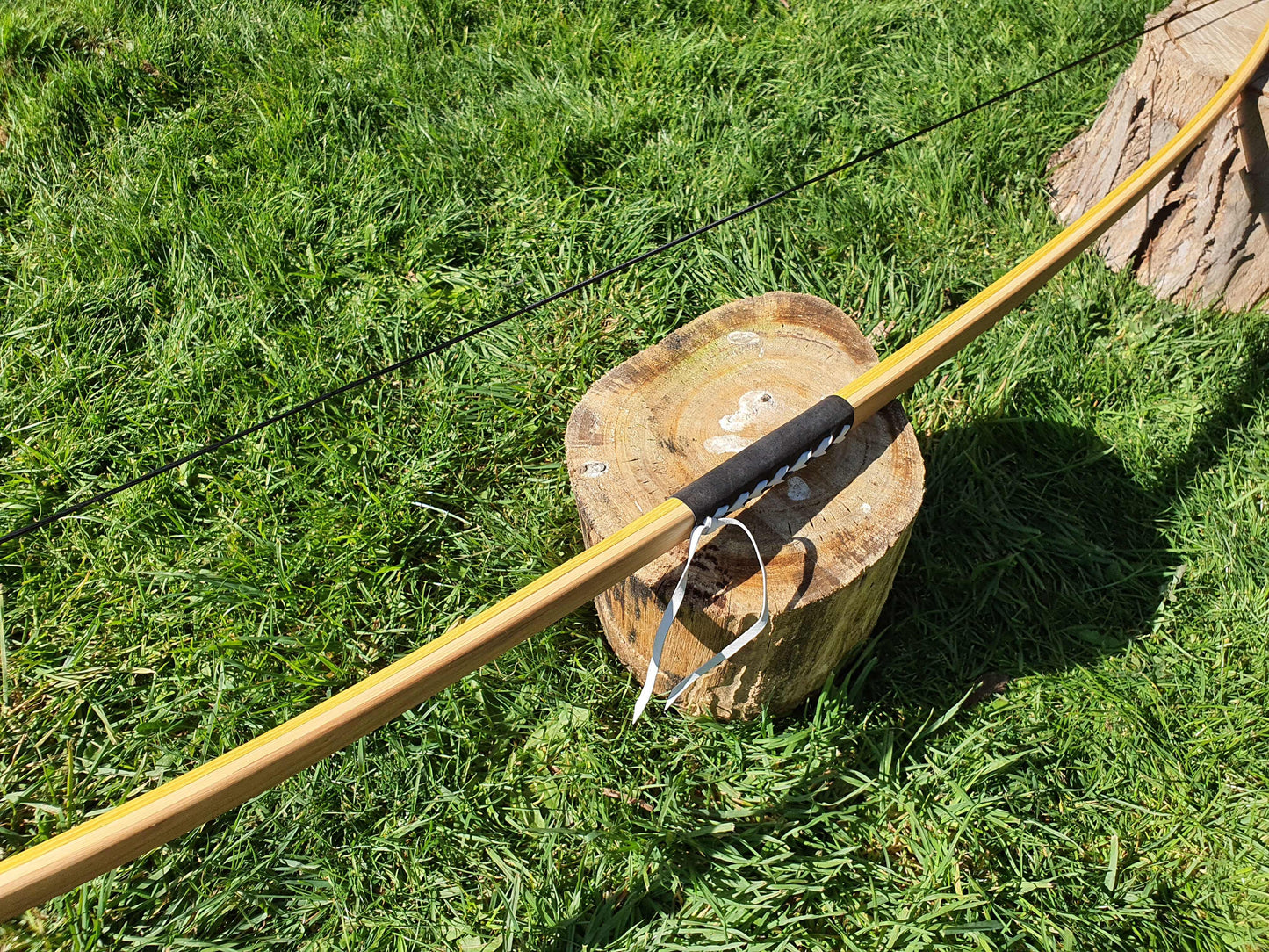 Trilaminate English Long Bow: 40lb Draw weight