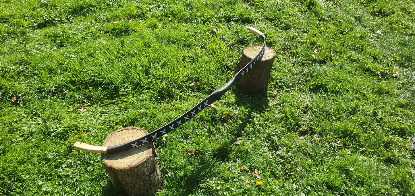 Khan's Raven: Mongolian Bow with Black Leather (30lb Draw weight)