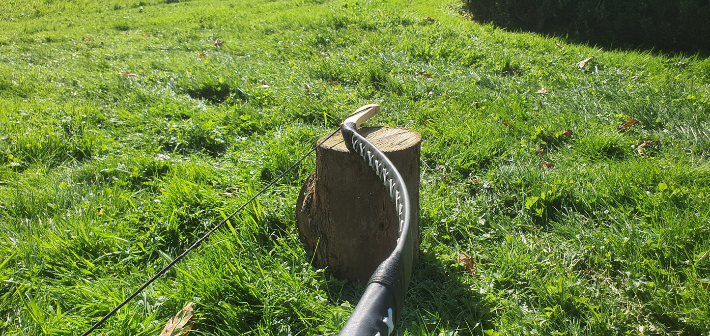 Khan's Raven: Mongolian Bow with Black Leather (30lb Draw weight)