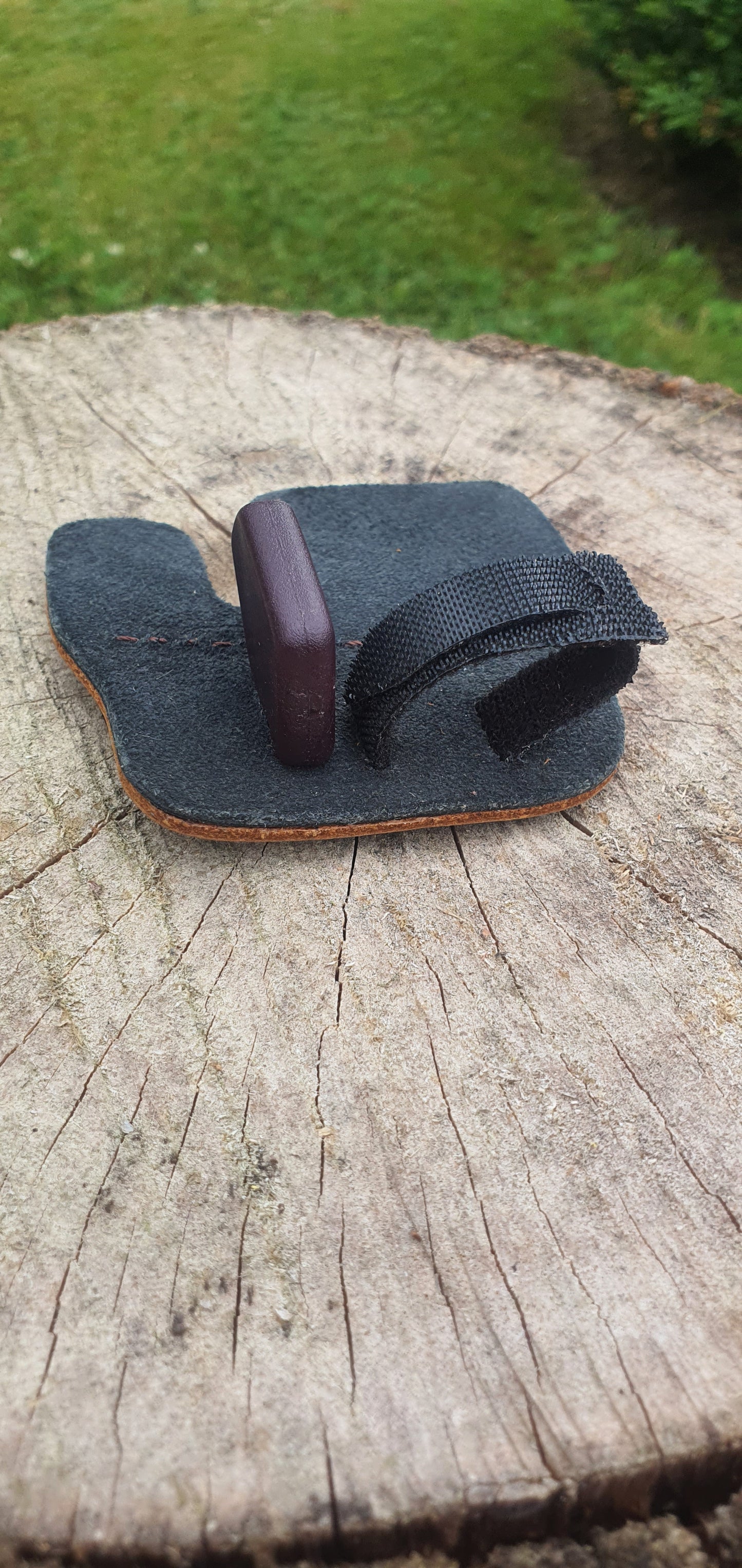 Red brown classic finger tab