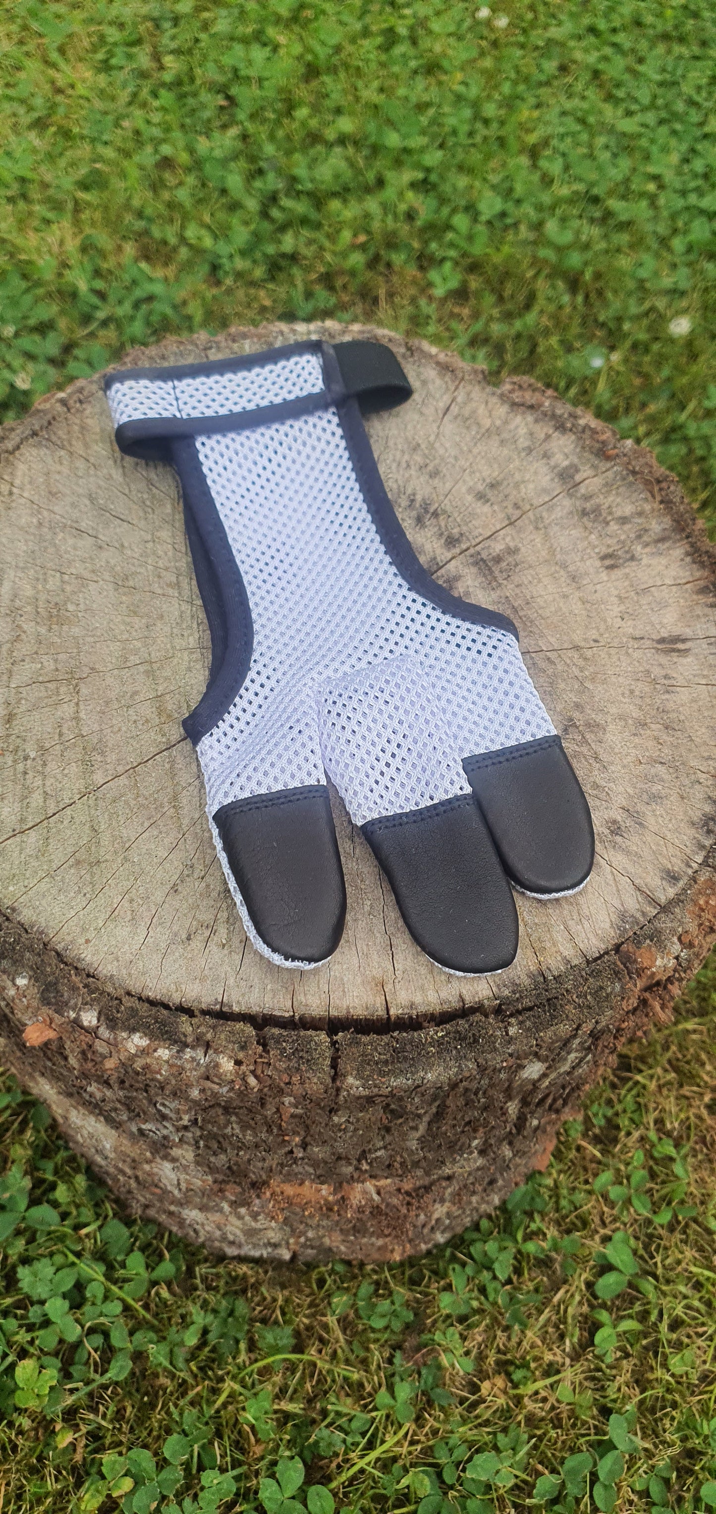 3 Finger glove - White mesh design