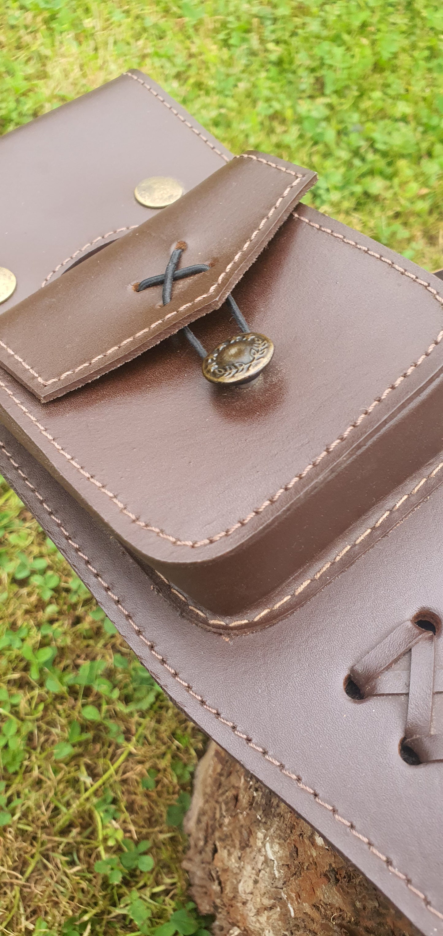 Premium leather quiver w/ Accessory pocket