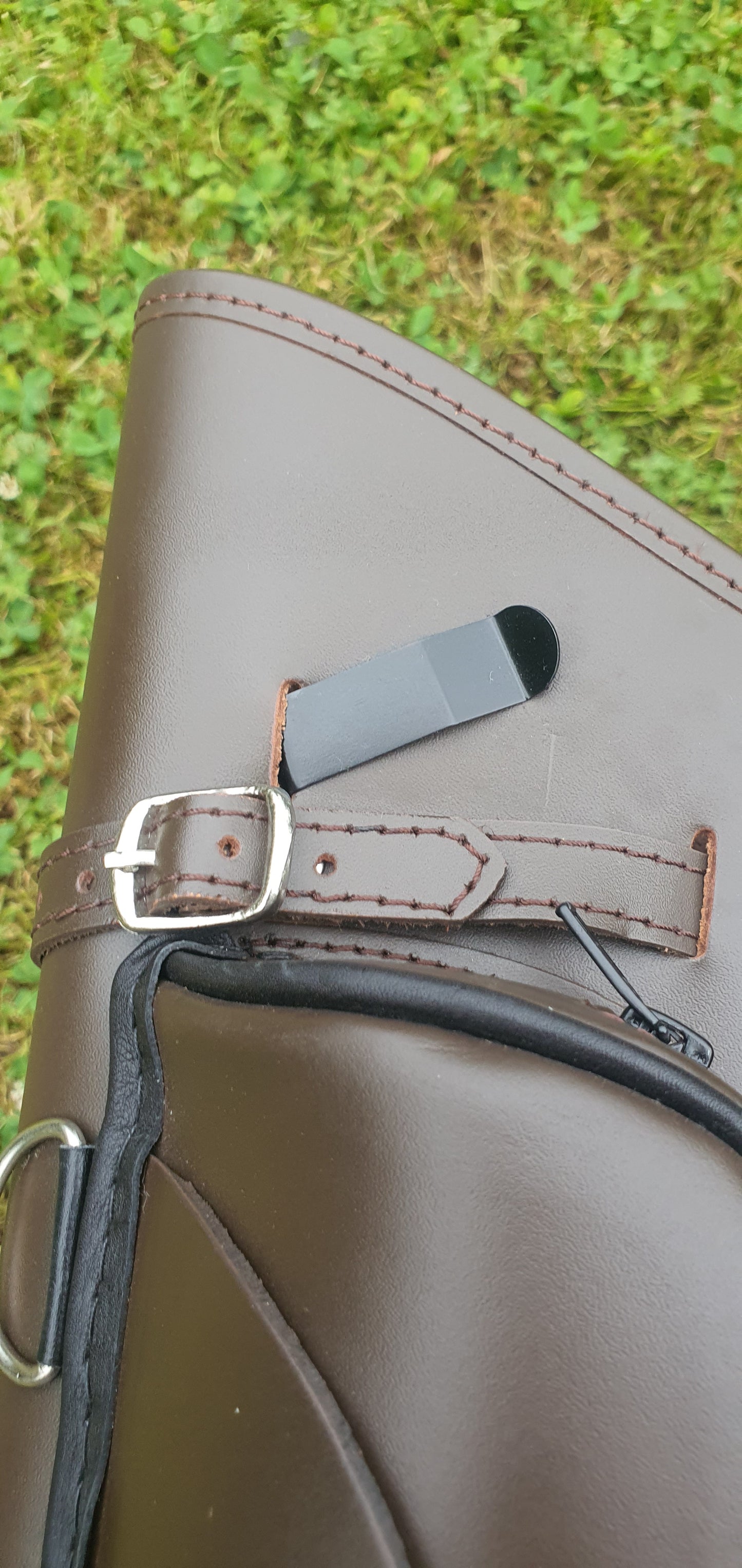 Premium leather quiver - 3 Accessory pockets