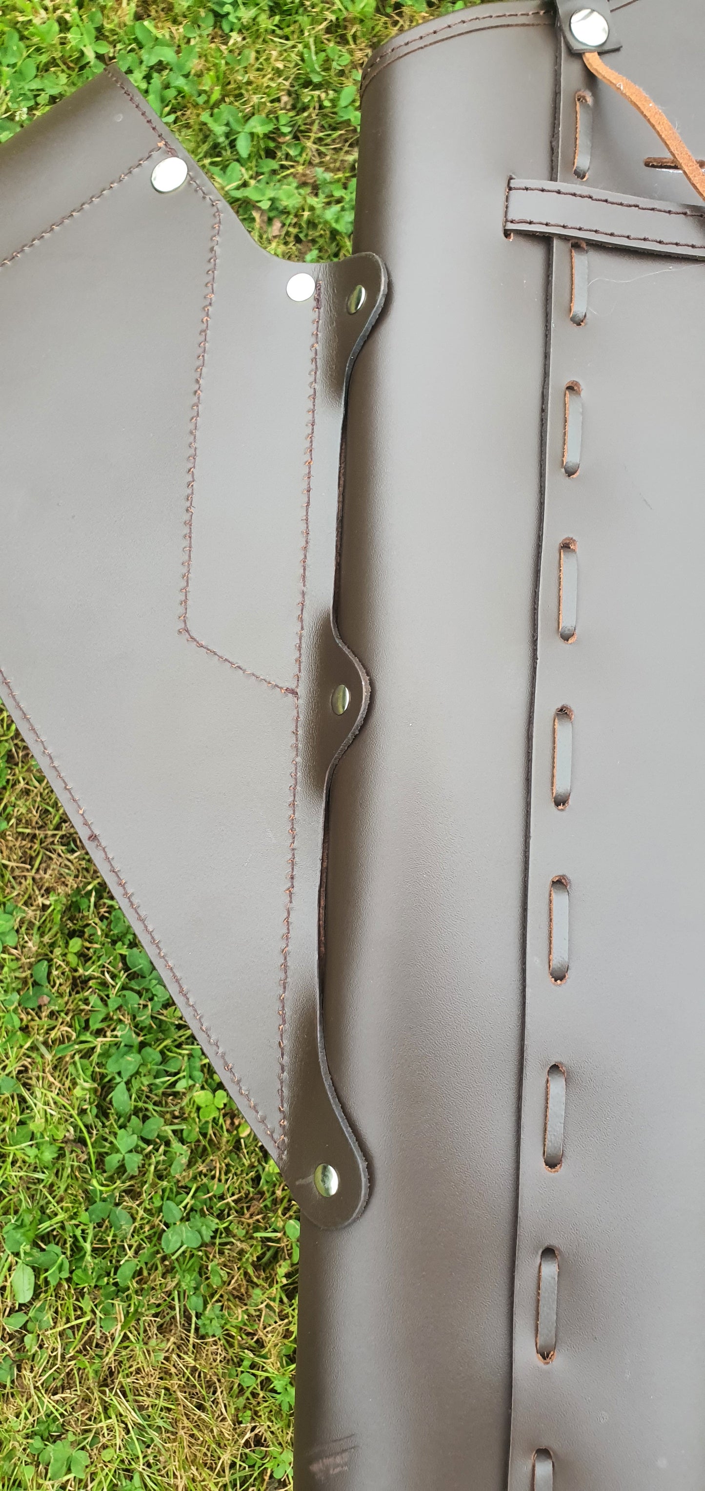 Premium leather quiver - 3 Accessory pockets