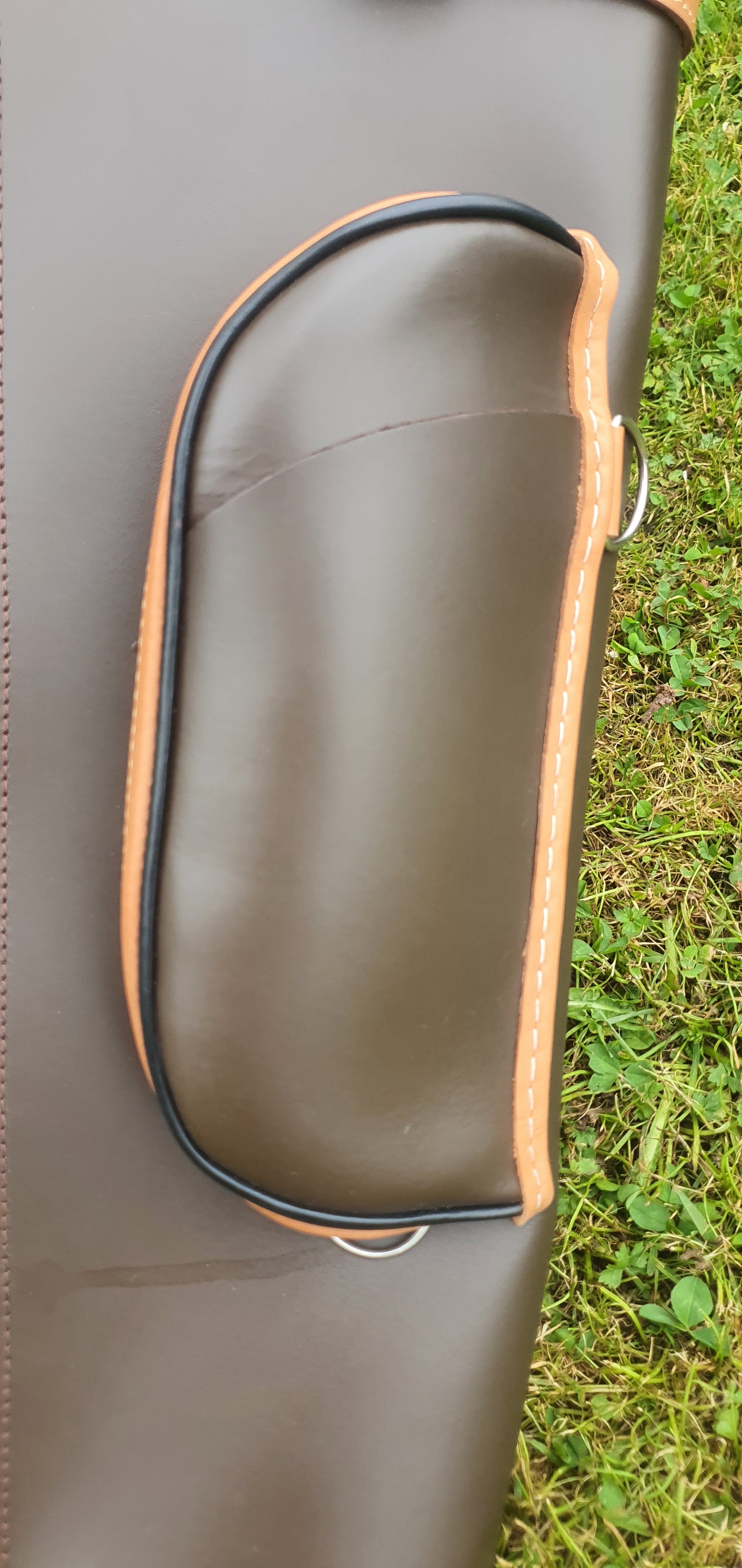 Premium leather quiver - 2 Accessory pockets