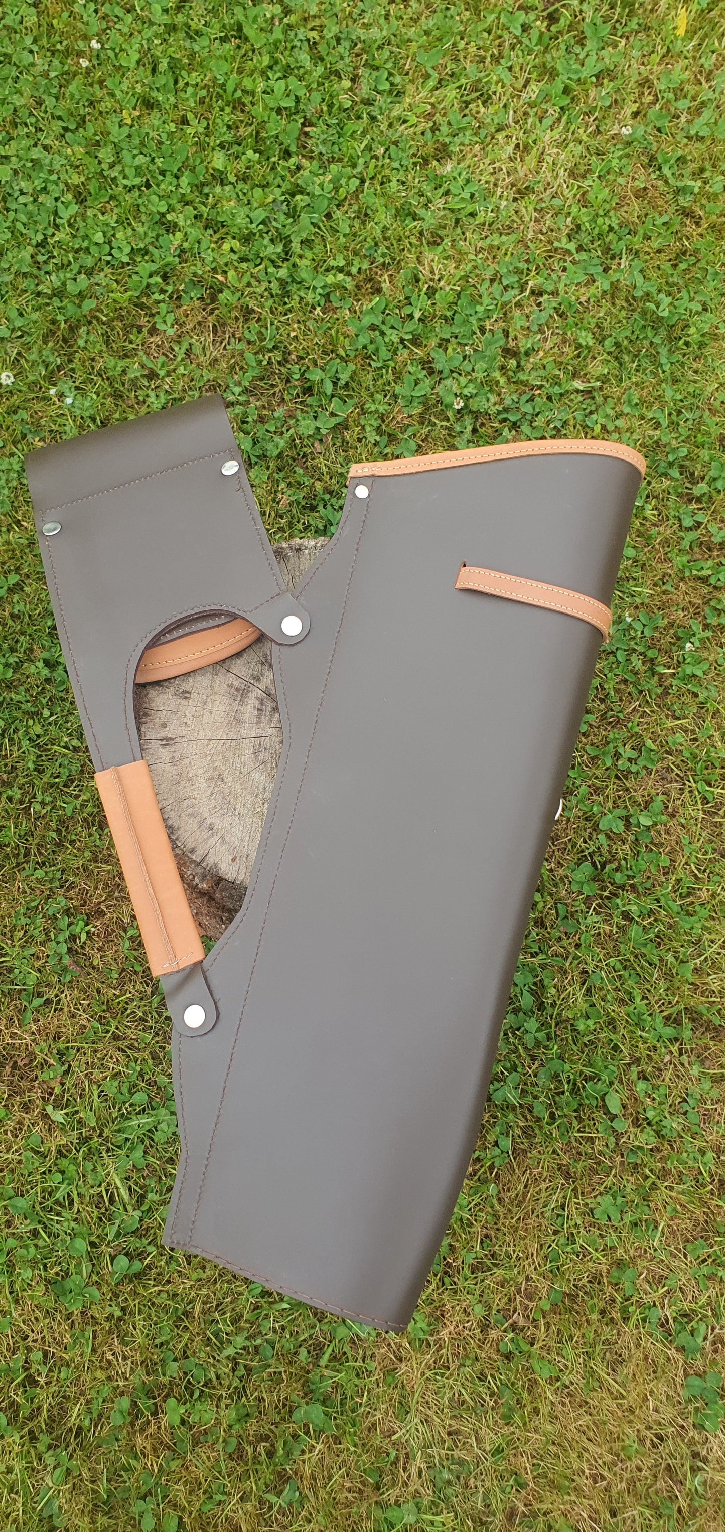 Premium leather quiver - 2 Accessory pockets