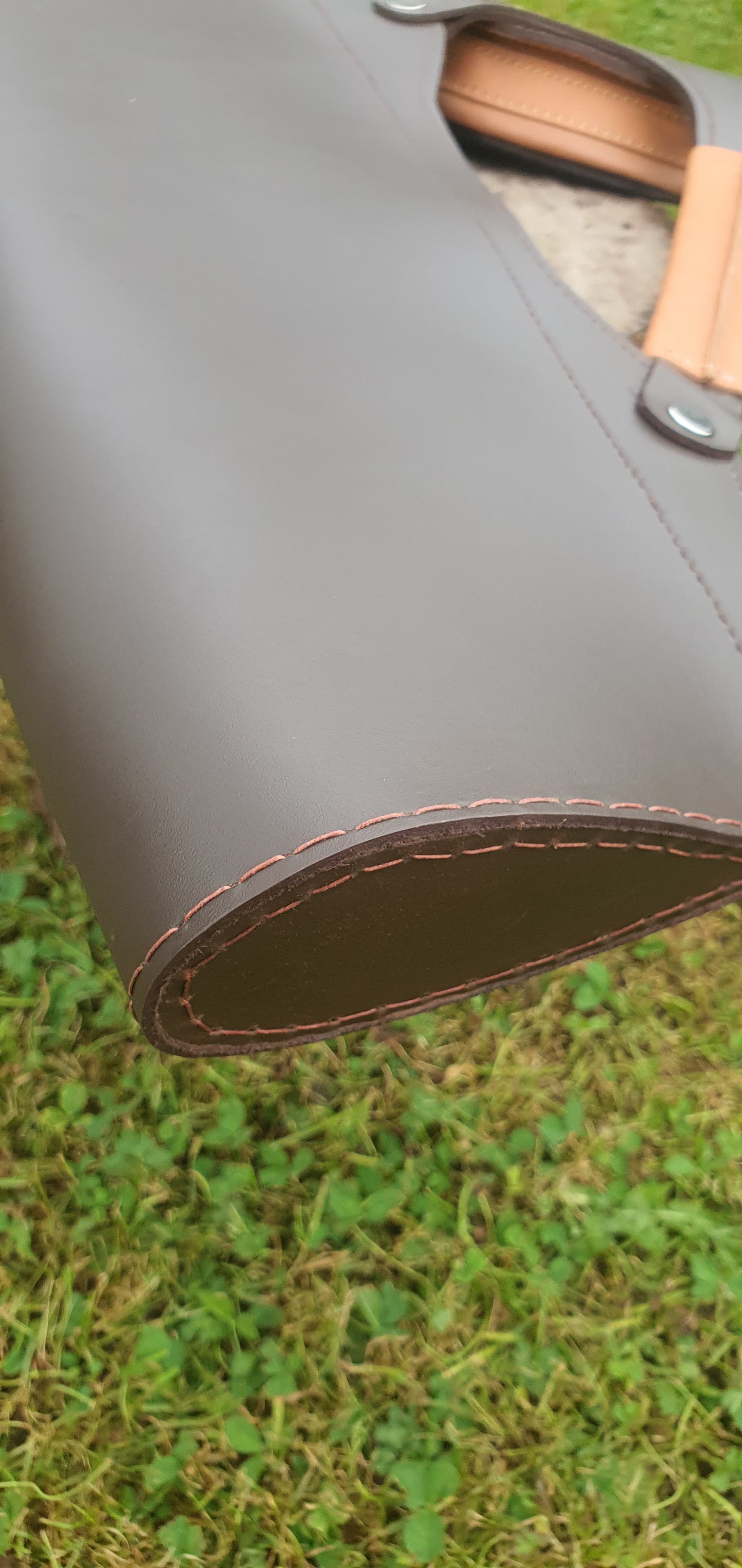 Premium leather quiver - 2 Accessory pockets