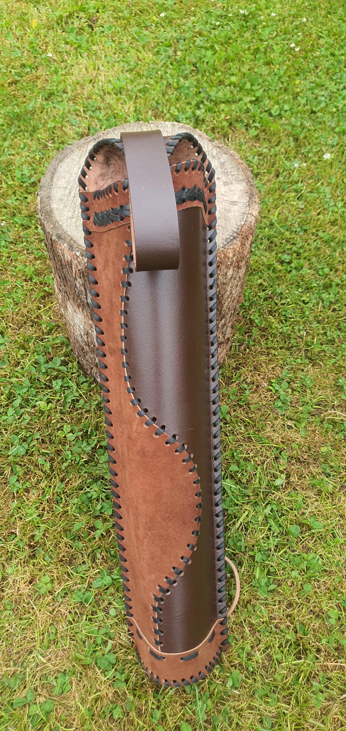 Split leather traditional quiver with curved stitching design