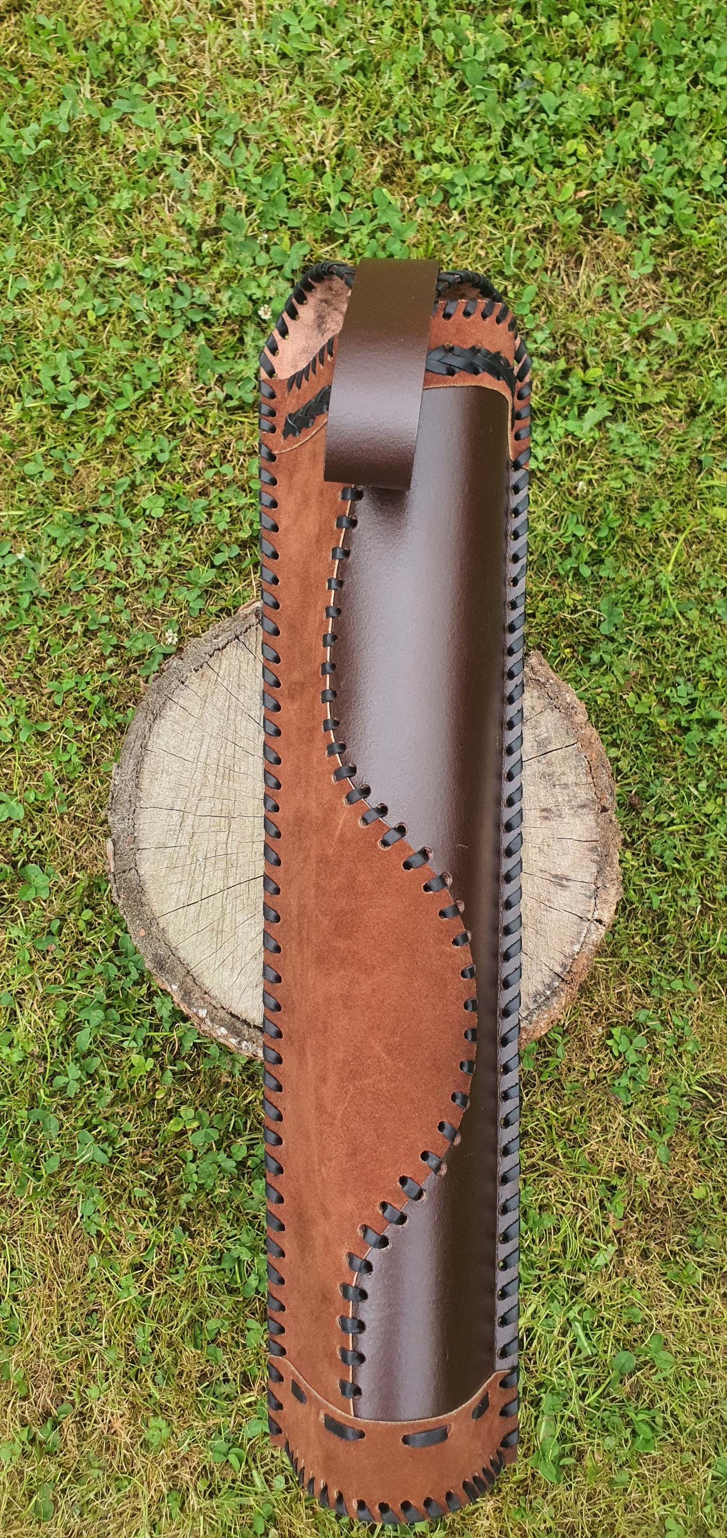 Split leather traditional quiver with curved stitching design