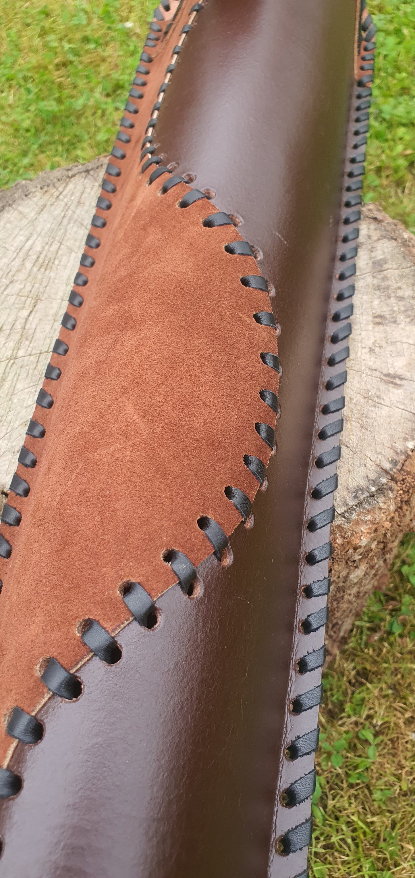 Split leather traditional quiver with curved stitching design