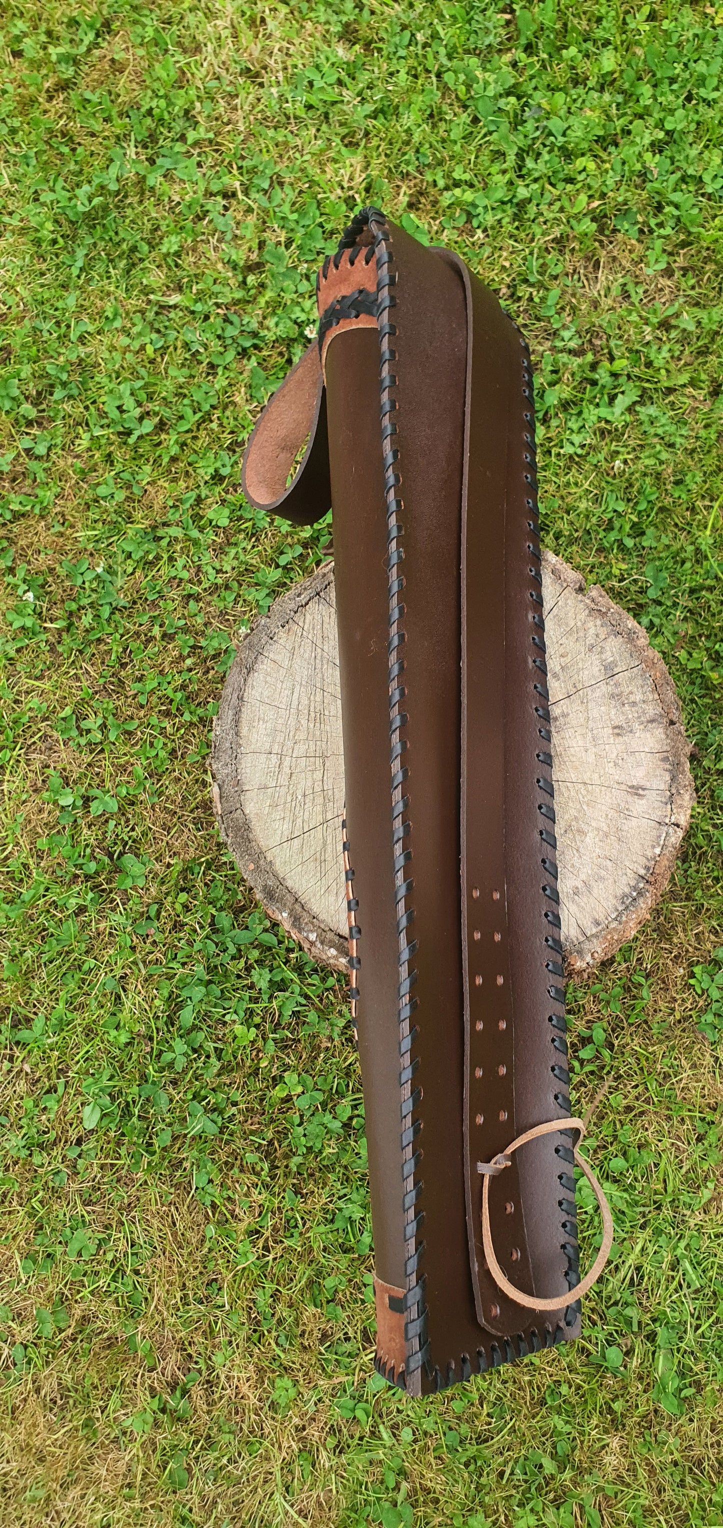 Split leather traditional quiver with curved stitching design