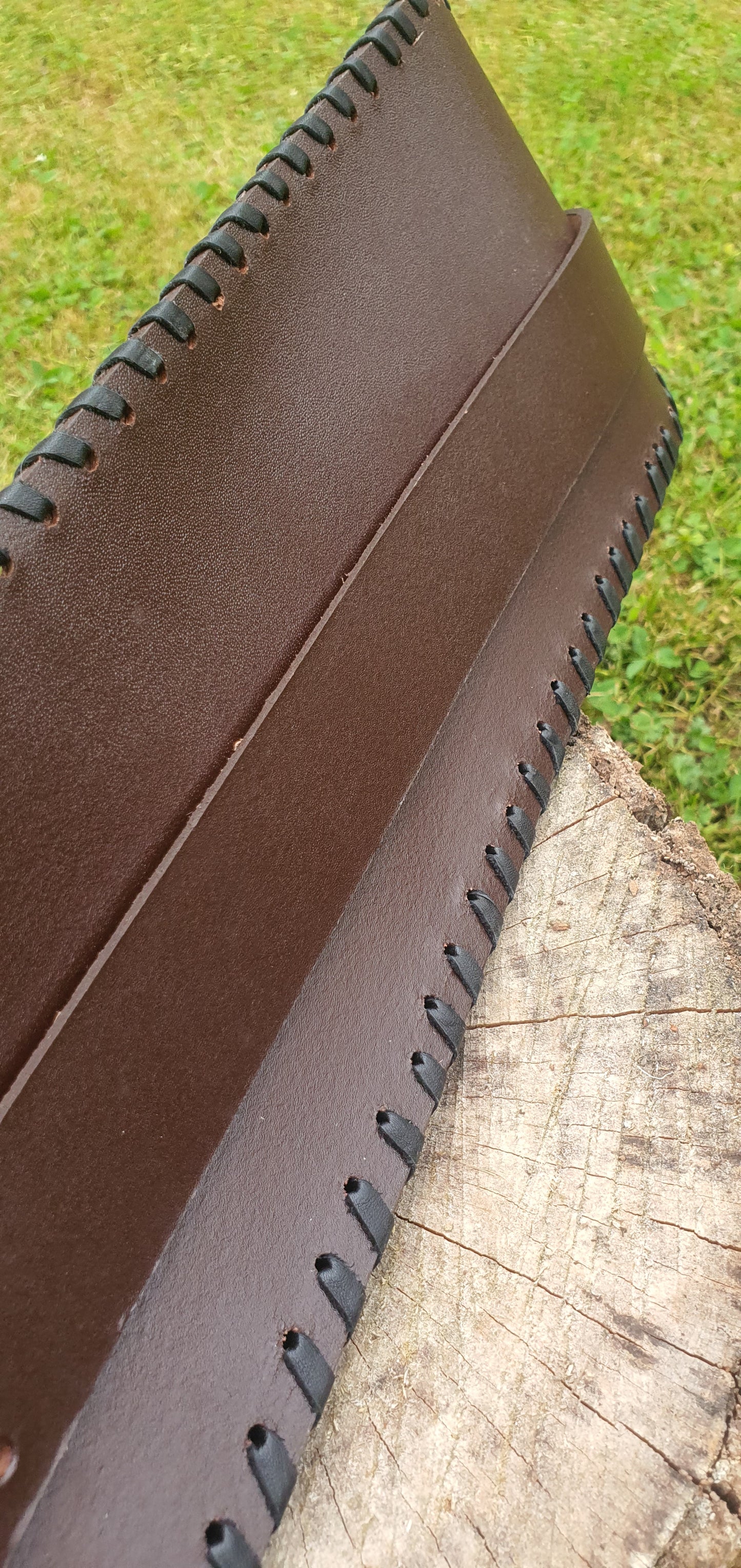 Split leather traditional quiver with curved stitching design