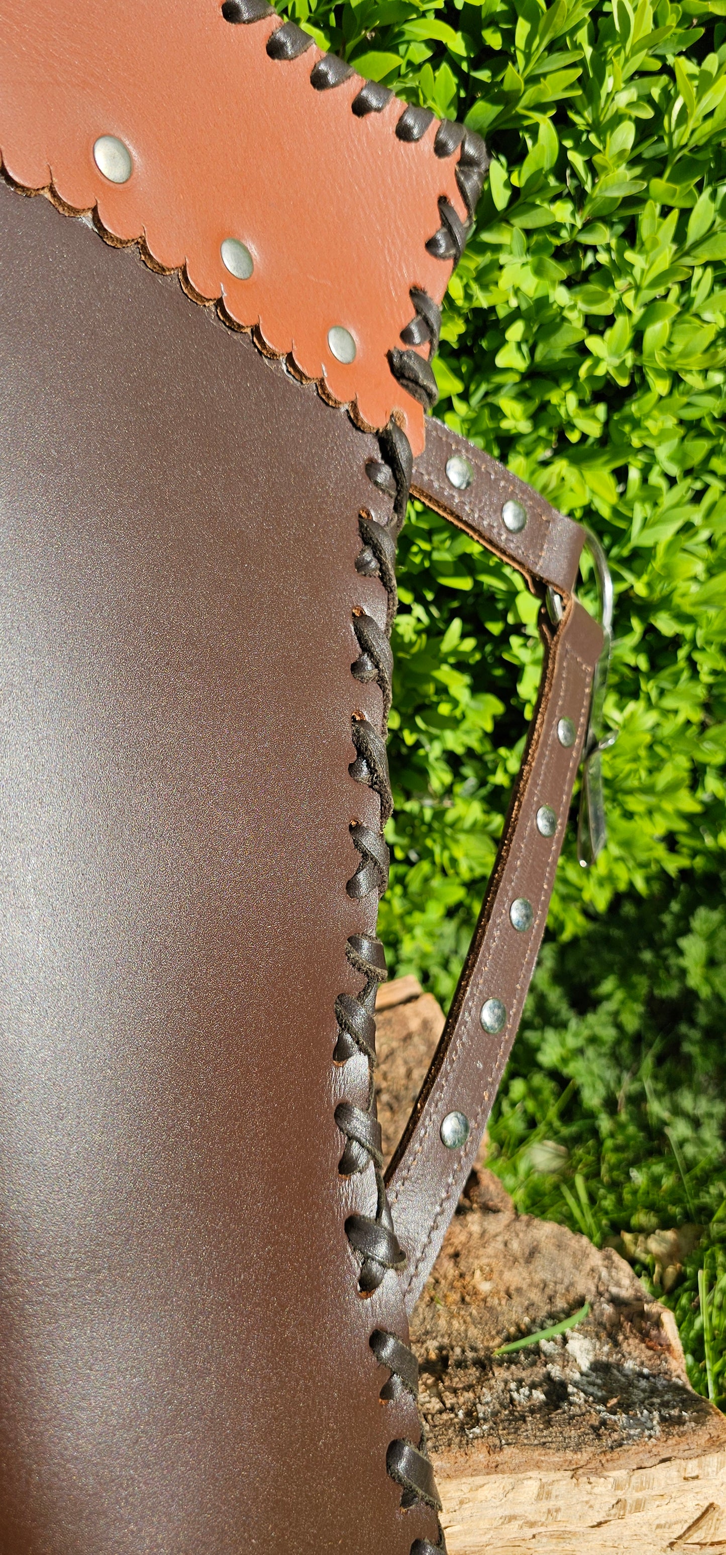 Arched belt hand leather quiver