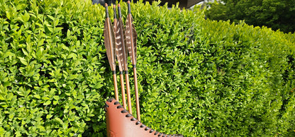 Arched belt hand leather quiver